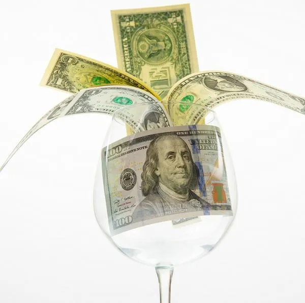 Dólar sigue de rumba en Colombia y precio se fue al piso; así se cotiza hoy