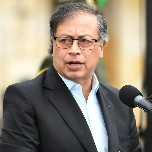 Gustavo Petro defiende a ministro de Educación y responde a Sergio Fajardo
