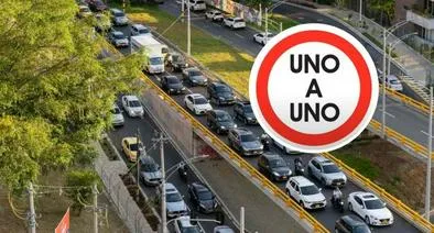 Foto de carretera y señal, en nota de qué significa la de uno a uno en Colombia: es clave para no tener problema