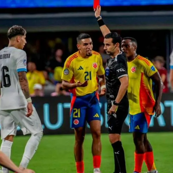 Daniel Muñoz deberá pagar multa tras expulsión en la semifinal de Copa América