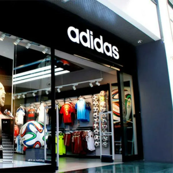 Adidas anunció descuentos de más del 50 % en ropa y zapatos en todo Colombia