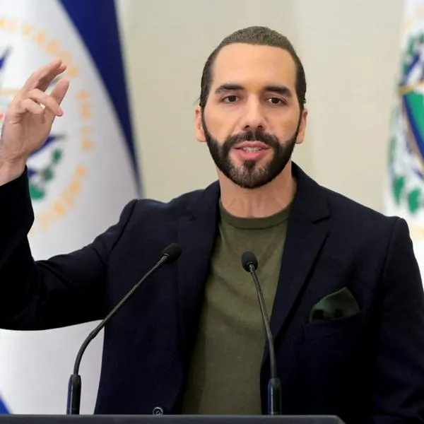 ¿Presidente de El Salvador ataca a los nuevos dueños del Éxito?