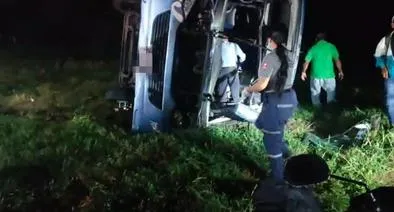 Grave accidente de un bus en la vía Cali-Pereira, cerca del estadio Palmaseca. Hubo 6 heridos