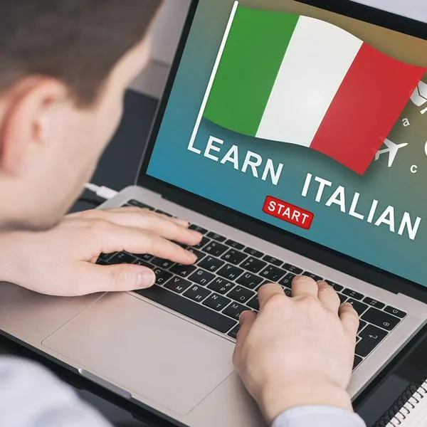 Persona aprendiendo italiano