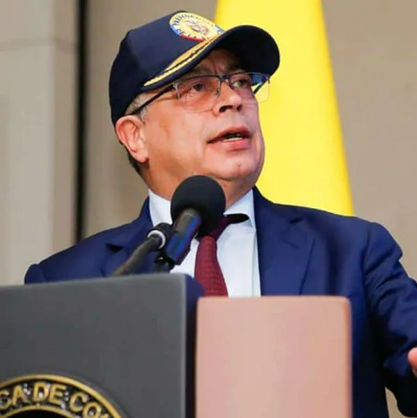 Petro pidió eliminar el riesgo país a Colombia: “Estamos ahorcados financieramente”
