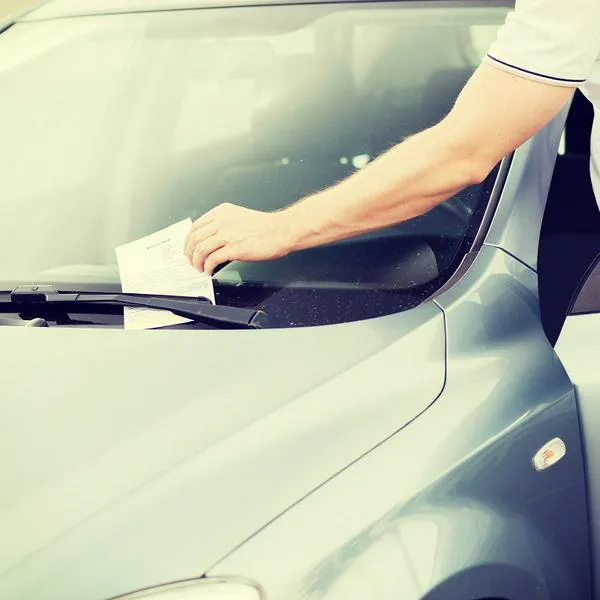 ¿Quién paga la multa, el conductor o el propietario del carro? 