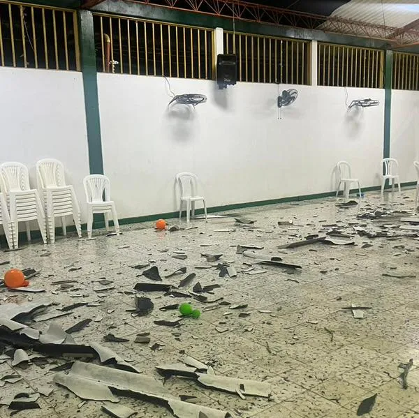 Vendaval en Ciudad Bolívar dejó destechadas varias casas y un colegio