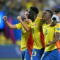 Colombia pasando a la final de Copa América para enfrentar a Argentina. Mostraron el balón de ese duelo