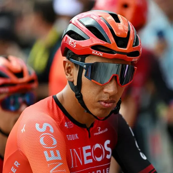 Egan Bernal, en riesgo de estar contagiado en el Tour de Francia.