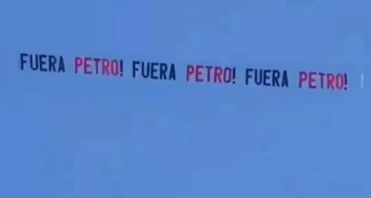 "Fuera, Petro": avioneta en final de Copa América Colombia vs. Argentina