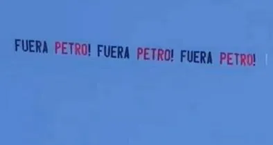 "Fuera, Petro": avioneta en final de Copa América Colombia vs. Argentina