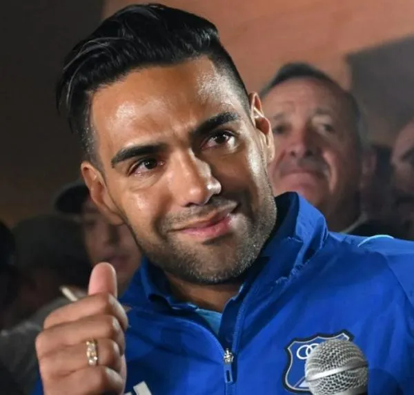 Radamel Falcao, a propósito del club social que escogió mientras está en Bogota.