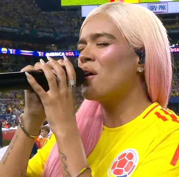 Karol G, que cantó himno de Colombia en Copa América y homenajeó a Daniel Muñoz