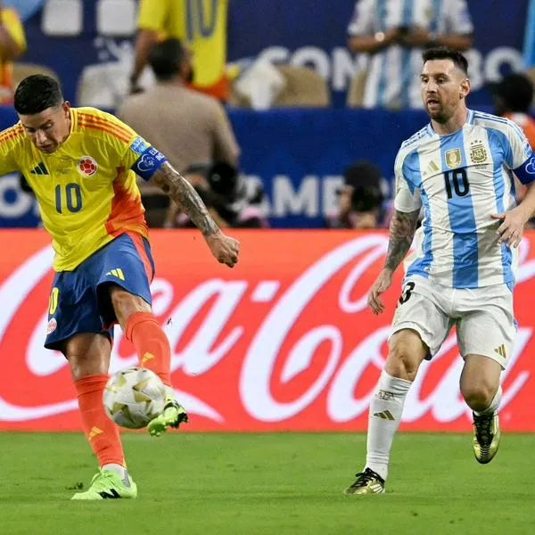 James Rodríguez y un emotivo abrazo con Lionel Messi: reconocimiento de ‘10’