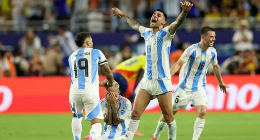 Cánticos de jugadores de Argentina luego de la final con Colombia.