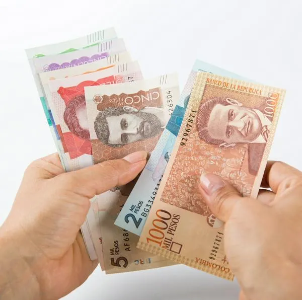 Alertan por estafas con billetes falsos.