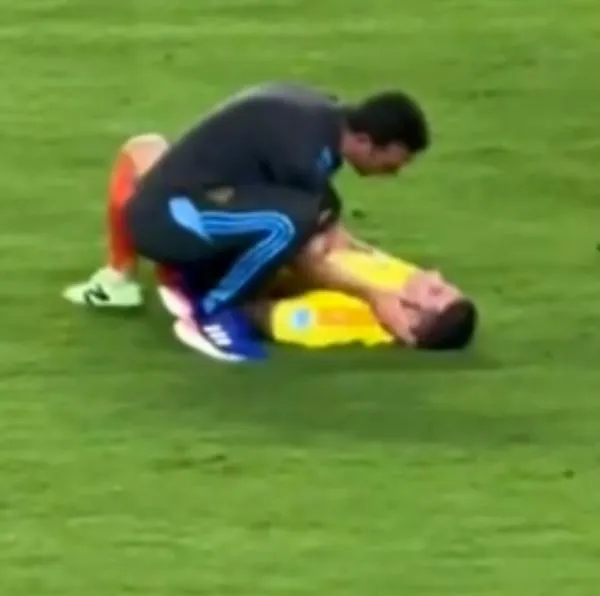 Lionel Scaloni tuvo gesto con James Rodríguez luego de final Argentina-Colombia