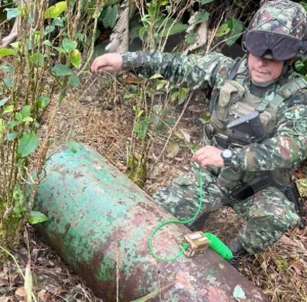 Desactivan explosivos instalados por disidencias a pocos metros de una comunidad campesina en Nariño 
