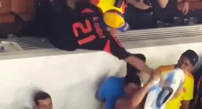 Blessd, que casi le quita camiseta de Messi a hincha en final de Copa América 2024