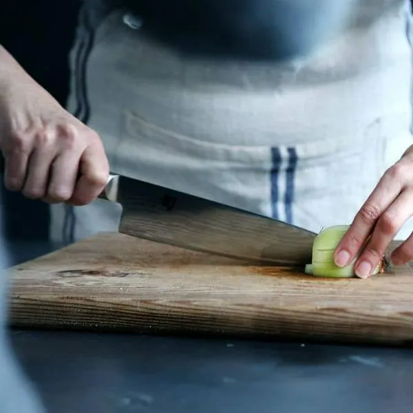 ¿Cuál es la mejor manera de afilar los cuchillos de cocina? Tome nota