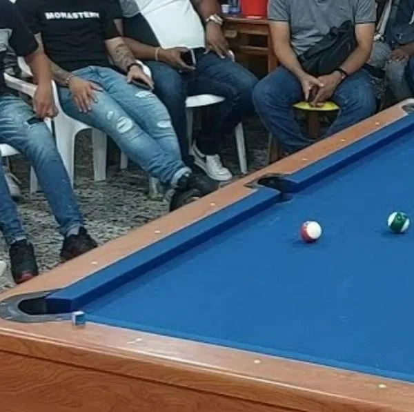 Tragedia en billar de Colombia: hombre murió al ser golpeado con taco en la cabeza. Todo ocurrió por una discusión con otro sujeto. 