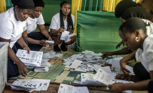 El presidente Kagame gana las elecciones en Ruanda, según resultados parciales