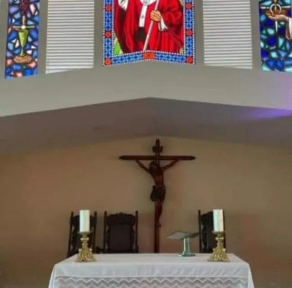 Expolicía fue la víctima de asesinato al interior de una iglesia en Cali; mujer le disparó varias veces