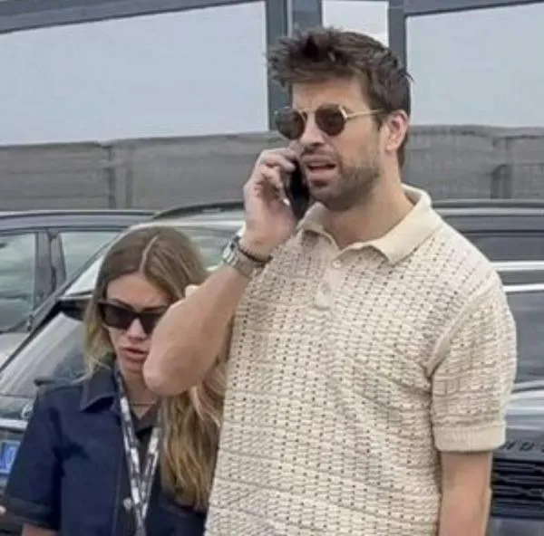 Piqué y Clara Chía, incómodos por canción de Shakira en La Velada del Año 4