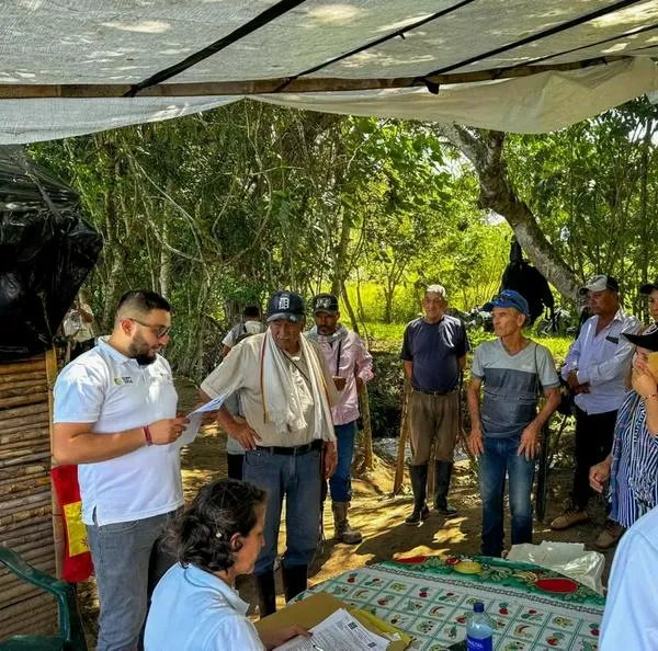 Más de 20 familias campesinas recibieron 290 hectáreas de tierra en Huila