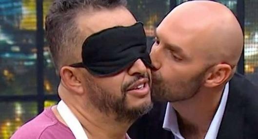 Foto de Franko Bonilla con Nicolás de Zubiría, en nota de Por qué el chef besó en 'Masterchef' a concursante.