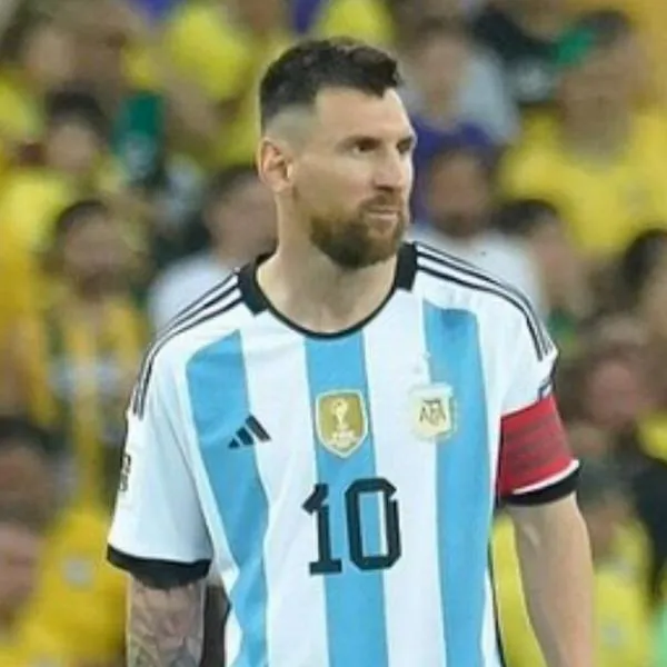 Autoridad deportiva de Argentina dice que Messi debe pedir disculpas por cánticos racistas