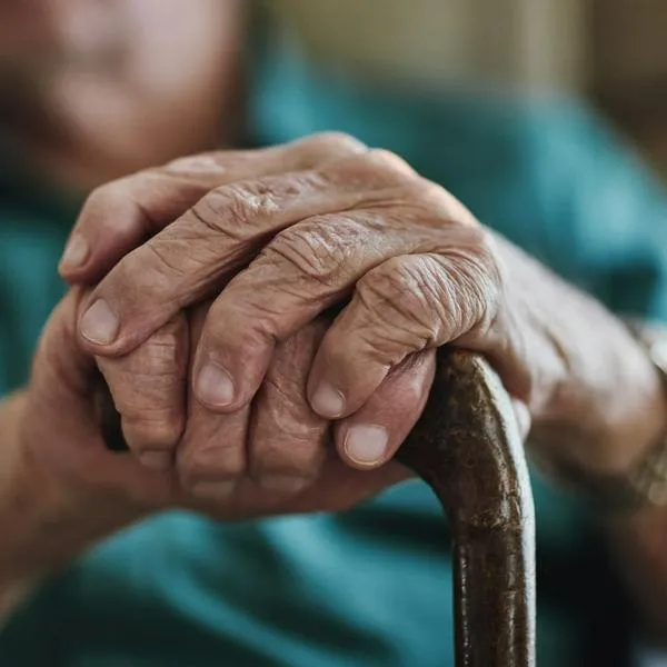 Pensionados en Colombia no reciben ingresos suficientes: mujeres, afectadas