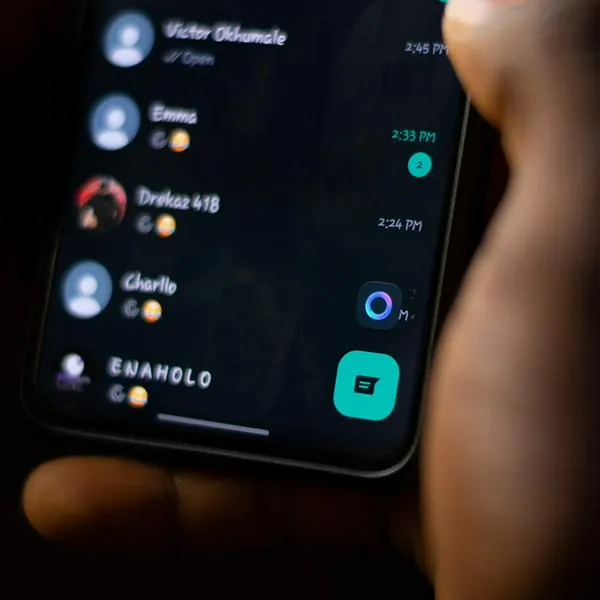 ¿Cómo hablo con la IA de WhatsApp? 