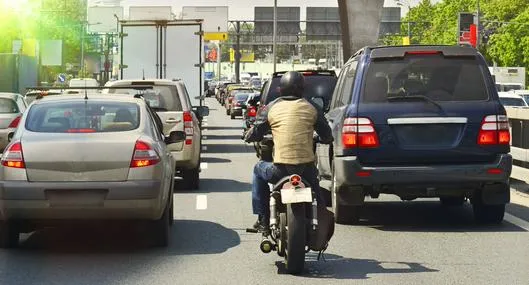 ¿Qué consume más gasolina un carro o una moto? 