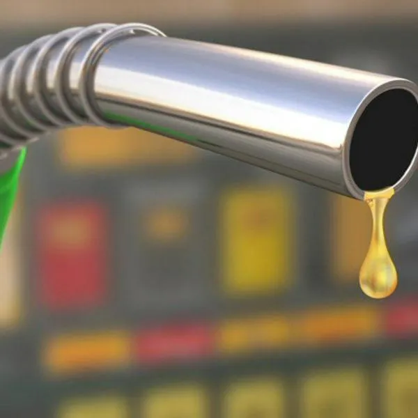 Alarma por grave problema que se está presentando con la gasolina en Colombia y que afectaría a miles; conductores tienen mucho que ver.