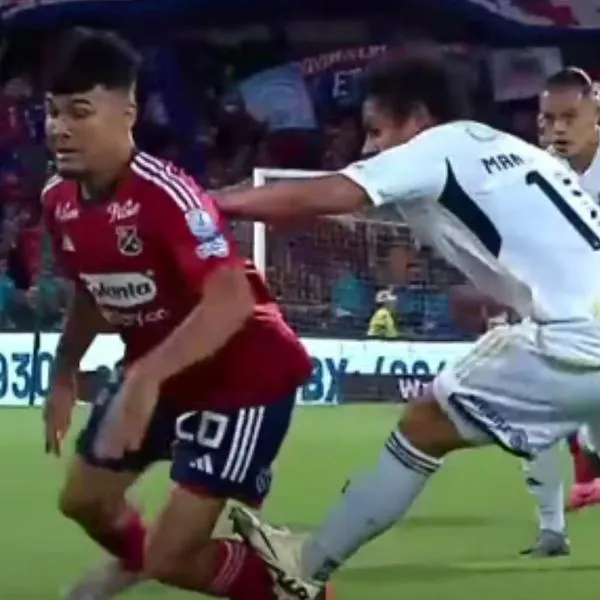 DIM vs Millonarios: VAR pidió roja a Daniel Mantilla, pero el árbitro tomó otra decisión