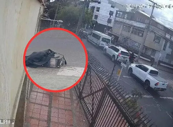 Bogotá: revelan video del momento en que explosivo fue dejado debajo de carro