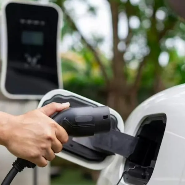 Vehículos eléctricos en Colombia tendrían más puntos de carga por nuevo plan