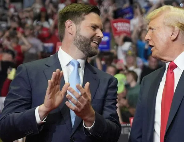 Trump vuelve a lanzar su campaña en Michigan y promete un "marea" republicana