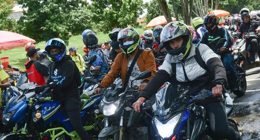 Cascos de moto: advertencia para conductores en Colombia.