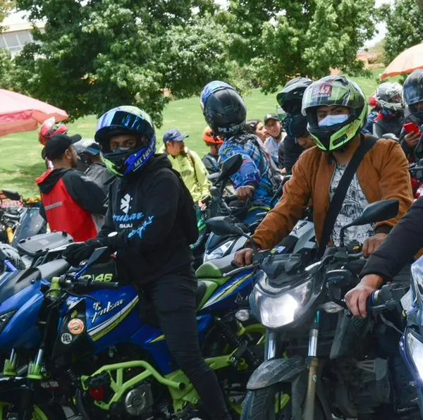 Cascos de moto: advertencia para conductores en Colombia.