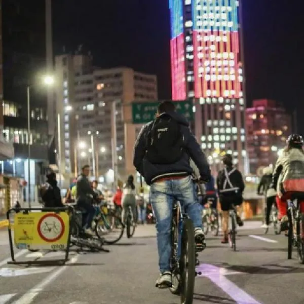 Foto de ciclistas, en nota sobre cómo trabajar en ciclovía de Bogotá: vacantes de empleo, requisitos y más datos