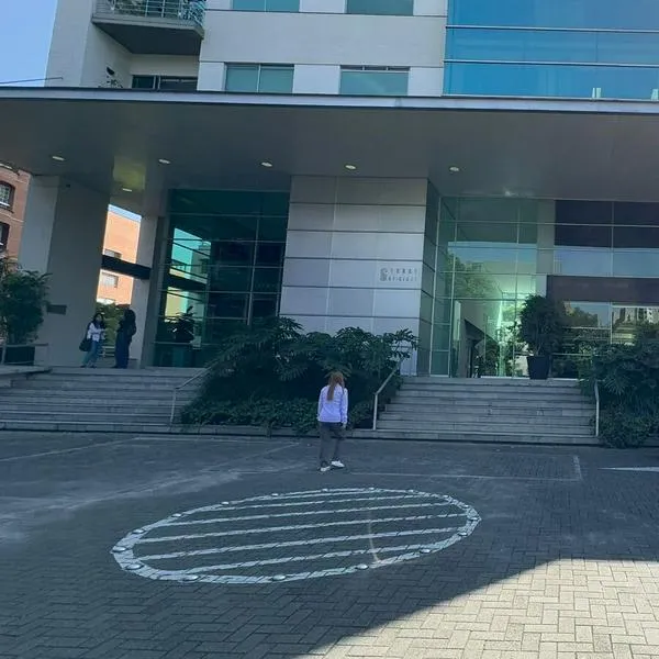 El Poblado: vigilante murió al caer al vacío desde ascensor en lujoso edificio