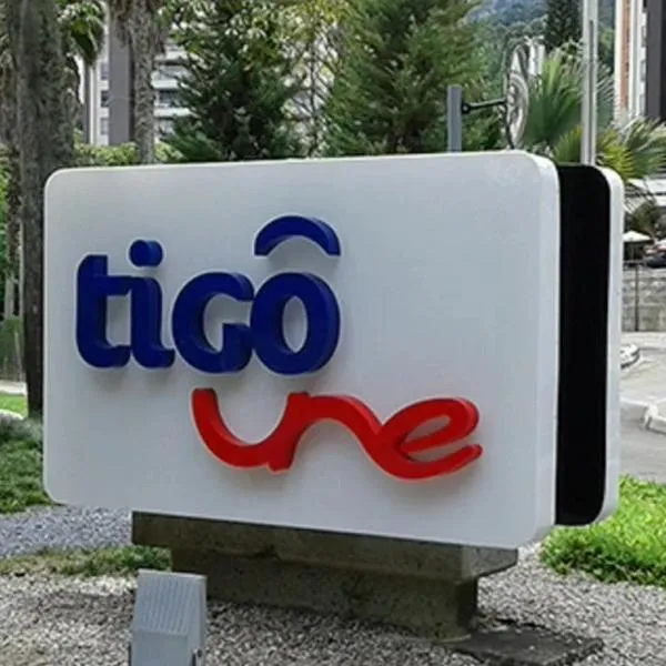 Posible venta de Tigo-UNE: alcalde de Medellín radicó acuerdo para vender parte de la empresa y dejan preocupación por palta que dejaría negocio.