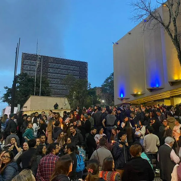 Velatón por muerte de la residente Catalina Gutiérrez, en Universidad Javeriana