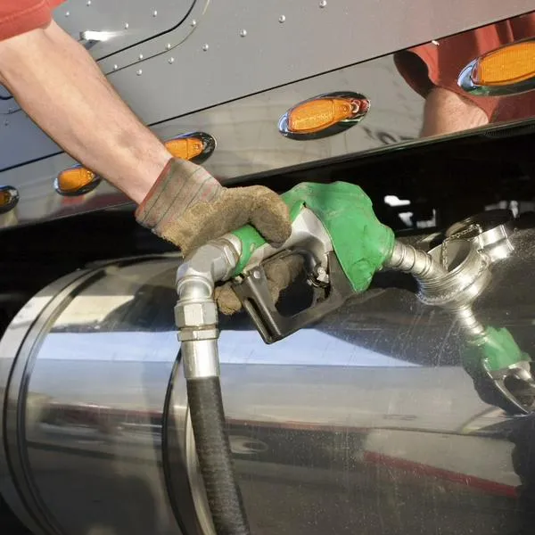 ¿Cuánto costaba un galón de gasolina en Colombia en el año 2000? Precio impresiona