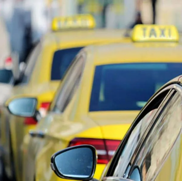Paro de taxistas en Cali: Reportan atrasos en rutas del MÍO por concentraciones