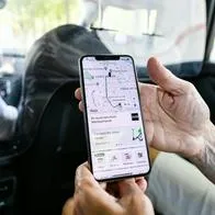 Tarifas de Uber, Didi y más están disparadas por el paro de taxistas en Bogotá. Usuarios en redes sociales se quejan de abusos por precios. 