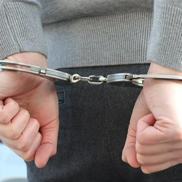 Capturan a expolicía transportando droga, historial lo acusaba de otros crímenes