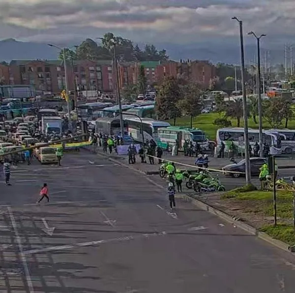 El paro de taxistas tiene en caos varios puntos de Bogotá, sería indefinido
